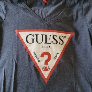 Guess v-neck t-shirt